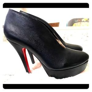 Black Christian Louboutin platform pump size 41